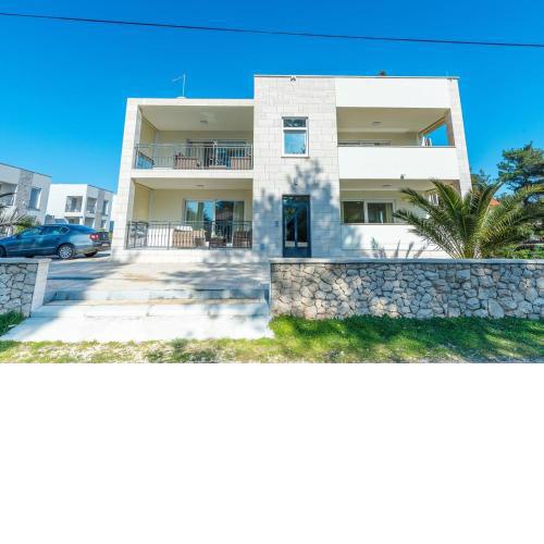 Apartments with a parking space Vir - 18519