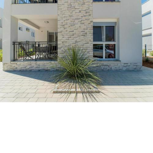 Apartments with a parking space Vir - 18564