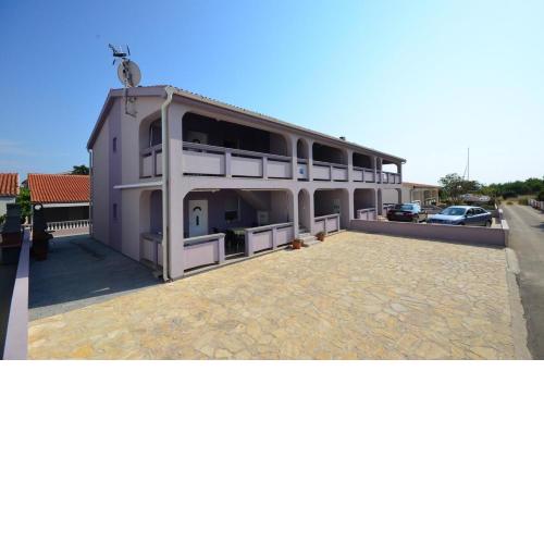 Apartments with a parking space Vir - Kozjak, Vir - 18556