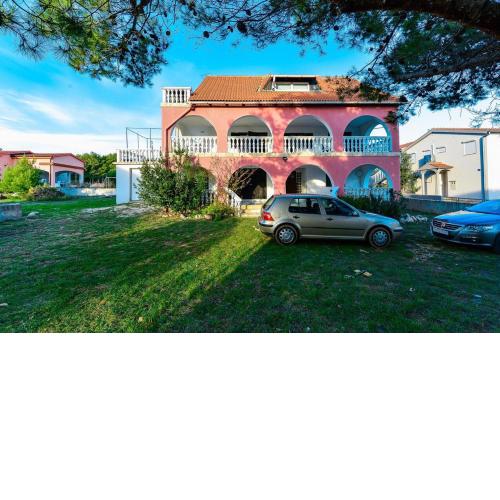 Apartments with a parking space Vir - Kozjak, Vir - 18579