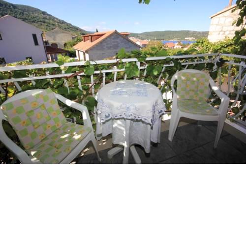 Apartments with a parking space Vis - 2476