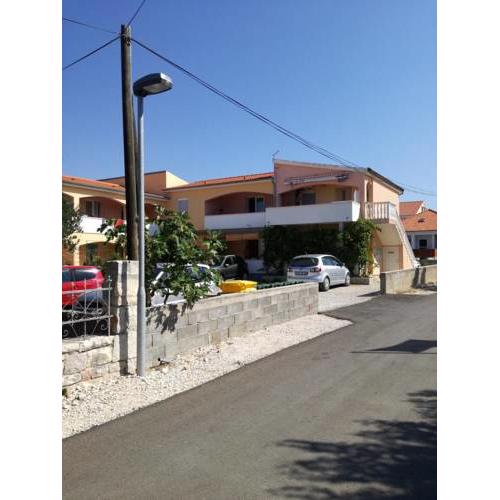 Apartments with a parking space Vrsi - Mulo, Zadar - 14243