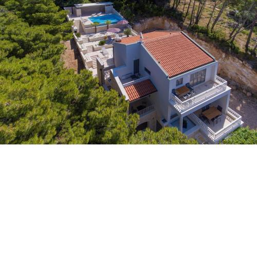 Apartments with a swimming pool Brela, Makarska - 19345