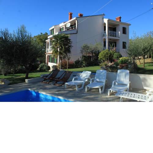 Apartments with a swimming pool Pula - 7356
