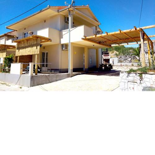Family friendly house with a swimming pool Slatine, Ciovo - 15149