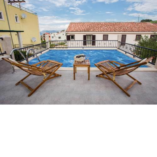 Apartments with a swimming pool Sutivan, Brac - 16235