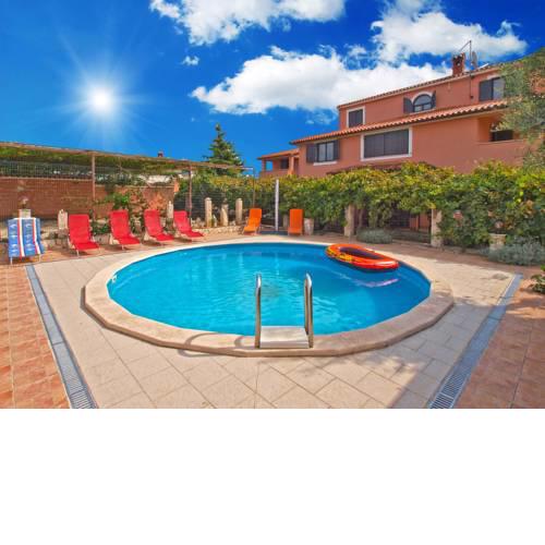 Apartments with pool 749
