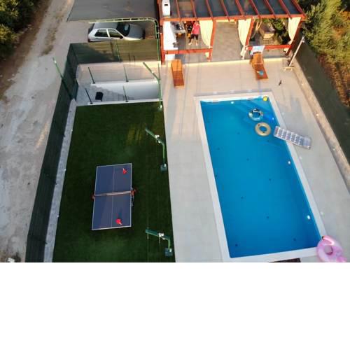 Holiday House Zdrave with Pool