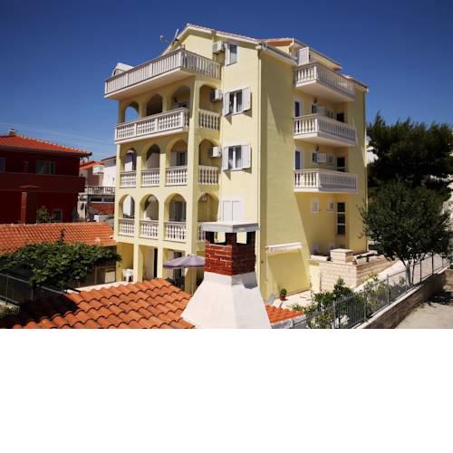 Apartments Zdravko