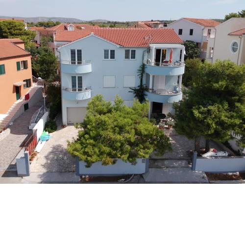 Apartments Zoric Brodarica