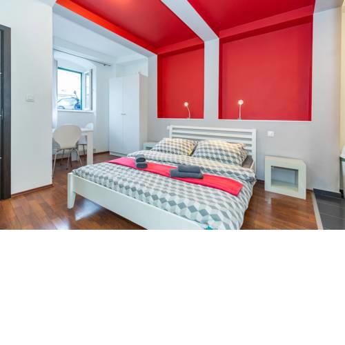 Apinelo Hostel & Apartments