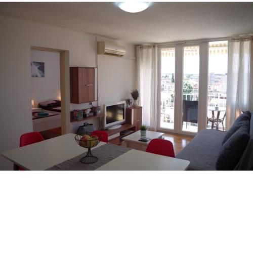 Apt Mare for 6 pax, 300m from the Amphitheater