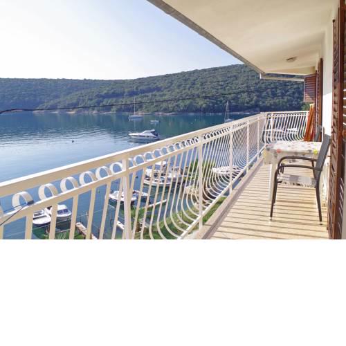 Apt Milena 2+2 pax, few steps from the beach in Krnica