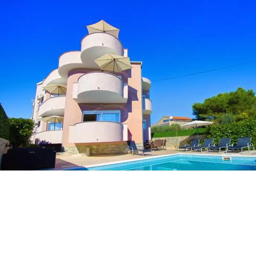 Aquarius Apartments