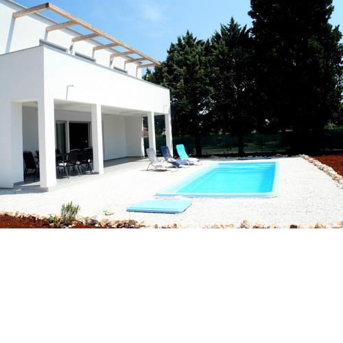 ARIA - holiday home with swimming pool
