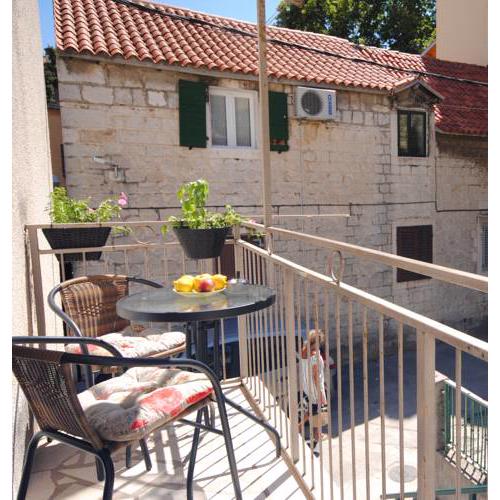 Art Maisonette