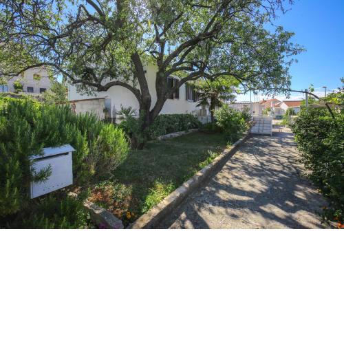 Artistic summer house Marinovic with garden&BBQ