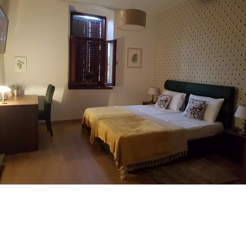 Aurora Rooms