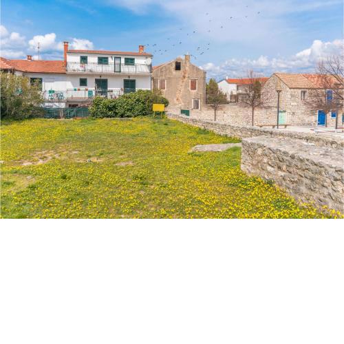 Awesome apartment in Biograd na Moru with WiFi
