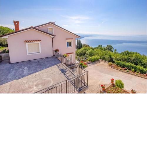 Awesome apartment in Bregi with WiFi and 3 Bedrooms