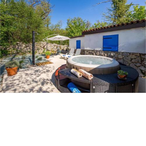 Awesome apartment in Kastav with Jacuzzi and 1 Bedrooms