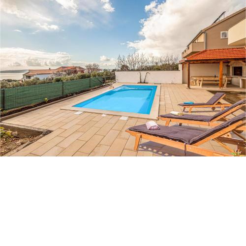 Awesome apartment in Kastel Gomilica with Outdoor swimming pool, WiFi and 2 Bedrooms
