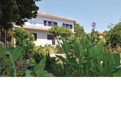 Awesome apartment in Kastel Stari w/ 3 Bedrooms