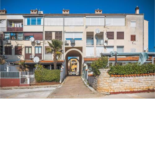 Awesome apartment in Mareda with