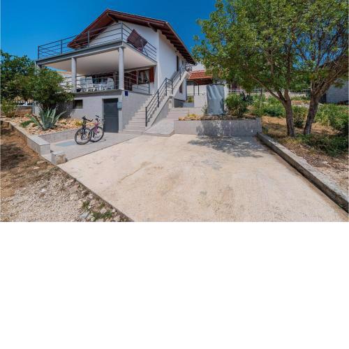 Awesome apartment in Maslenica with WiFi and 2 Bedrooms