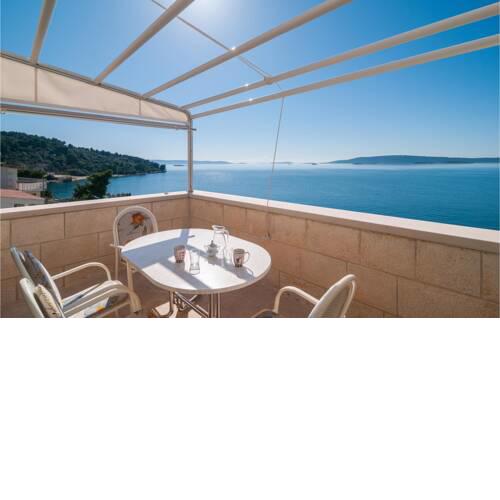 Awesome apartment in Okrug Donji with