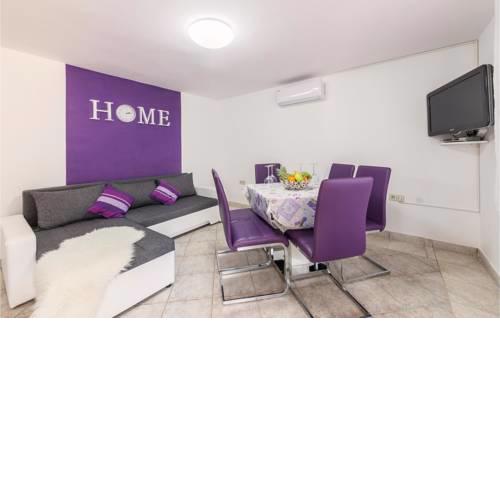 Awesome apartment in Pavicini w/ 1 Bedrooms
