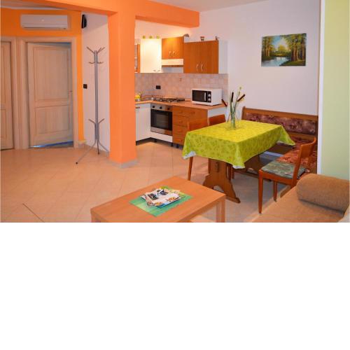 Awesome apartment in Pican Jurani with WiFi, Outdoor swimming pool and 2 Bedrooms