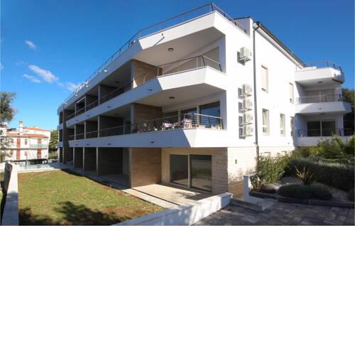 Awesome apartment in Pjescana Uvala with 2 Bedrooms