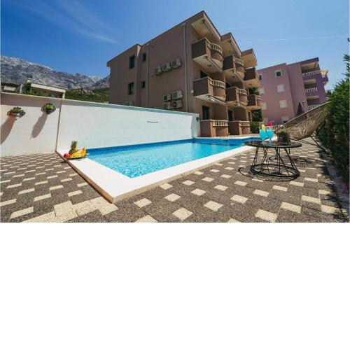 Awesome apartment in Promajna with