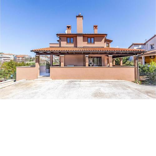 Awesome apartment in Pula with WiFi and 5 Bedrooms