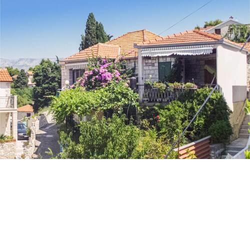 Awesome apartment in Splitska with WiFi and 3 Bedrooms