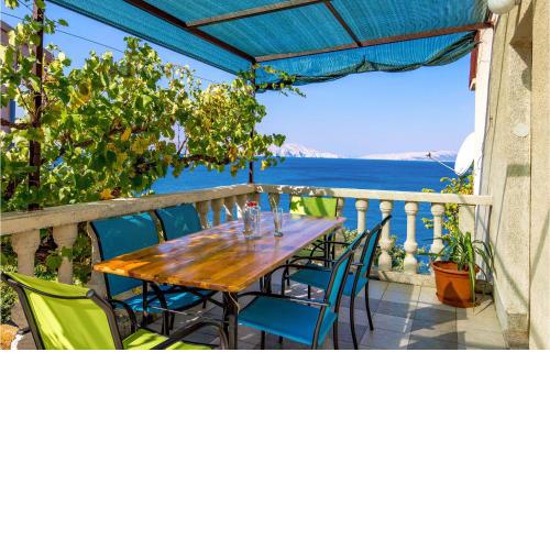 Awesome apartment in Sveti Juraj u Trnju with 2 Bedrooms