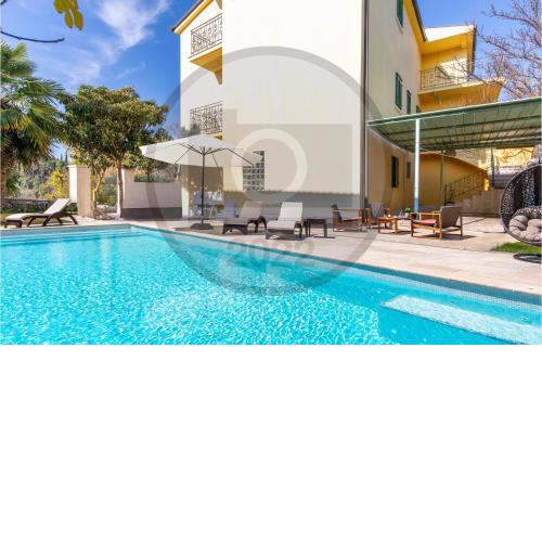 Awesome home in Bacina with Outdoor swimming pool and 5 Bedrooms