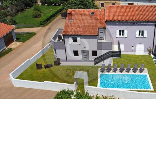 Awesome home in Barban with Outdoor swimming pool, WiFi and 3 Bedrooms