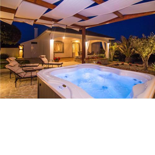 Awesome home in Barbat with Jacuzzi and 4 Bedrooms