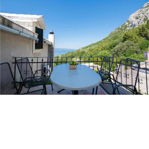 Awesome home in Baska Voda with WiFi and 2 Bedrooms