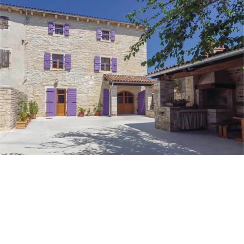 Awesome home in Burici w/ WiFi and 4 Bedrooms