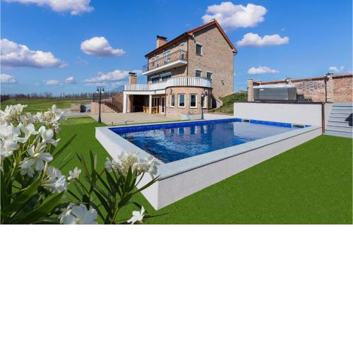 Awesome home in Ceminac with WiFi, Outdoor swimming pool and 5 Bedrooms