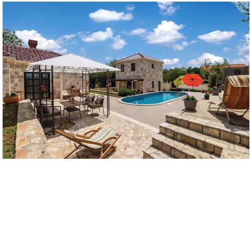 Awesome home in Cilipi with Outdoor swimming pool, WiFi and 4 Bedrooms