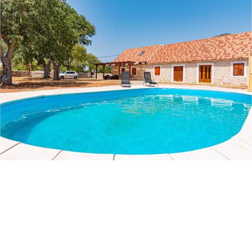 Awesome home in Drinovci with Outdoor swimming pool, WiFi and 2 Bedrooms