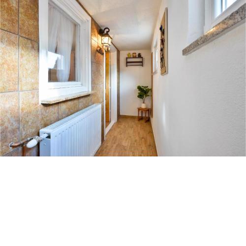 Awesome home in Falinic Breg with WiFi, Outdoor swimming pool and 3 Bedrooms