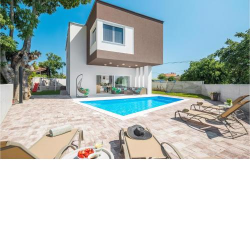 Awesome home in Galizana with Outdoor swimming pool and 4 Bedrooms