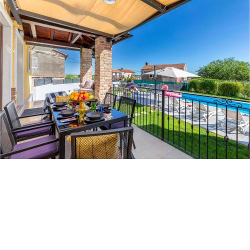 Awesome home in Jadreski with Outdoor swimming pool, WiFi and 3 Bedrooms