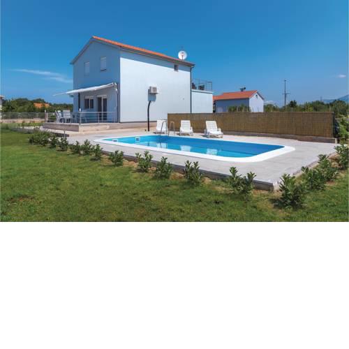 Awesome home in Kaocine w/ Outdoor swimming pool, WiFi and Outdoor swimming pool