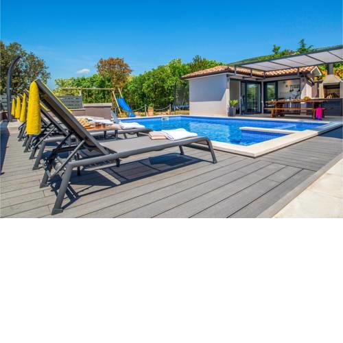 Awesome home in Koromacno w/ Outdoor swimming pool, WiFi and 5 Bedrooms